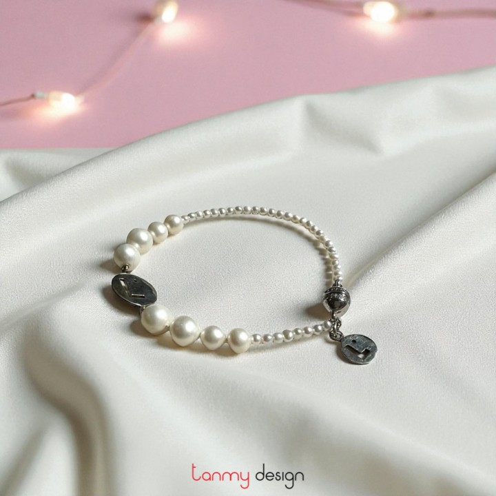 Vòng tay ngọc trai to nhỏ khuy nam châm mặt chữ L bạc